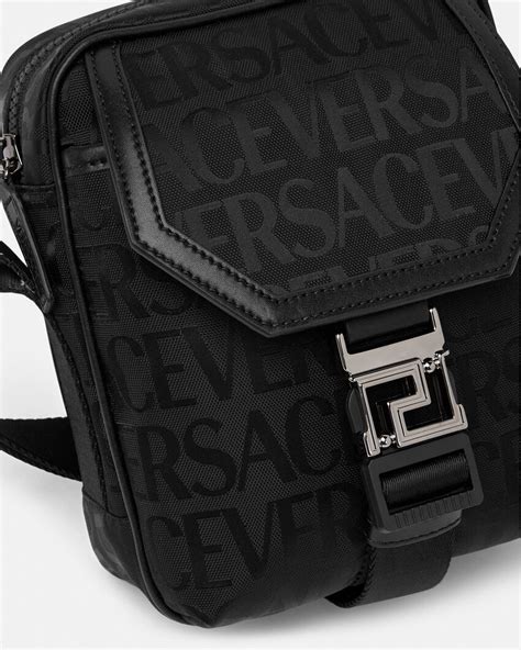 versace tas met zwarte|Versace Allover Neo crossbodytas met print .